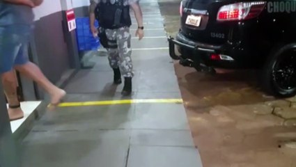 Com mandado de prisão por tráfico de drogas, homem é detido por militares do Choque