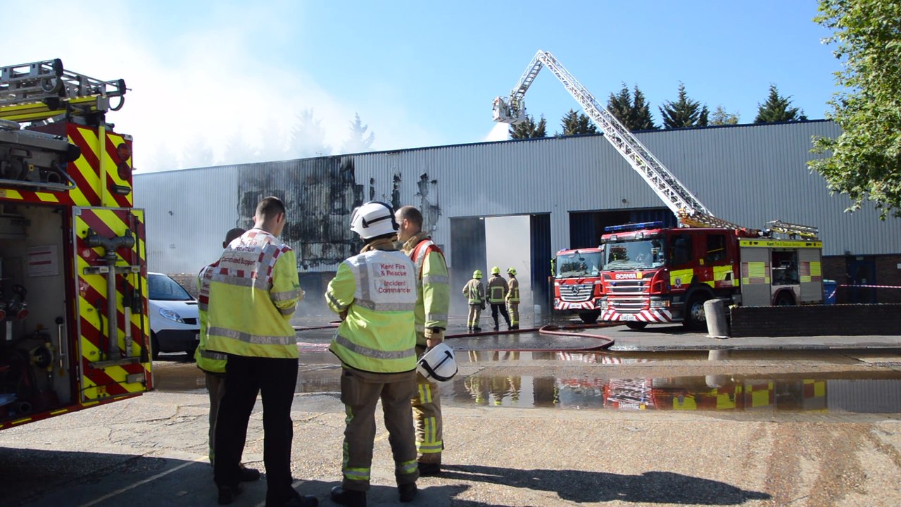 Huge fire has destroyed Kent warehouse