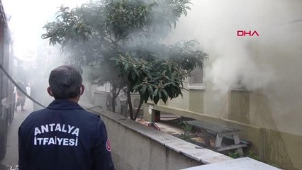 EVDE ÇIKAN YANGINA BAHÇE HORTUMUYLA MÜDAHALE