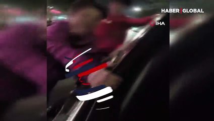 Adana'da trafikte tehlikeli hareketler yapan patenli gençler yürekleri ağza getirdi