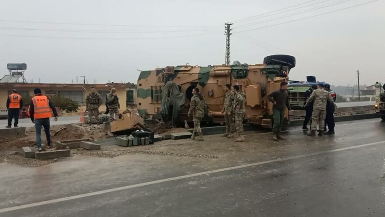Hatay’da zırhlı askeri araç devrildi: 3 asker yaralı