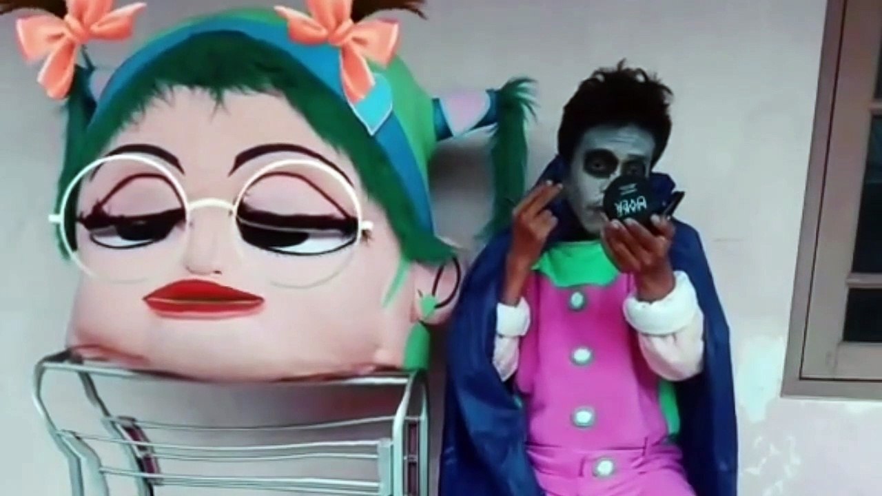 Badut Penampilan Hantu Pocong