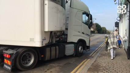 Footage shows lorry blocking busy A2