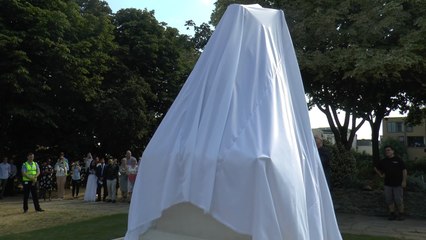 A statue of Queen Elizabeth II has been unveiled in Gravesend