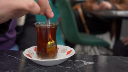 Rizeliler çay fiyatlarına isyan etti