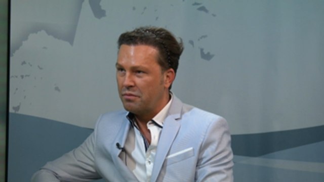 Graphic images and health warnings on the side of fizzy drinks could help to tackle obesity