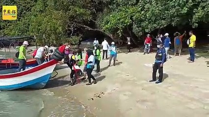 废轮胎丶头盔丶塑胶瓶子丶塑胶袋丶渔网 木蔻山沙滩垃圾多达400公斤