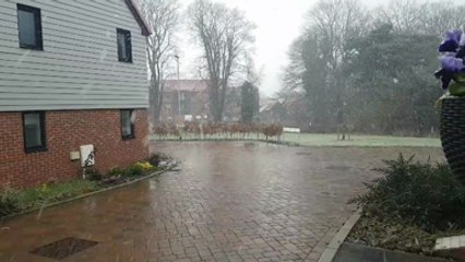 Snow falls in West Malling
