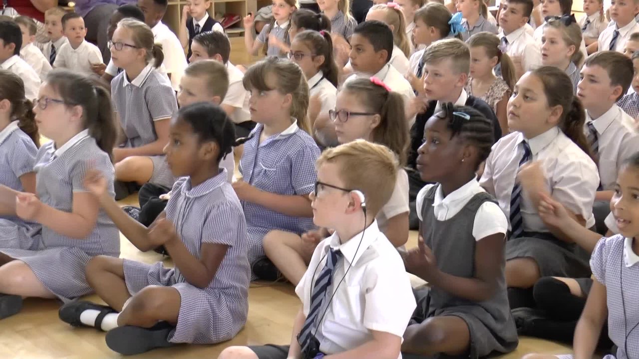 Children at a Medway school are learning sign l...