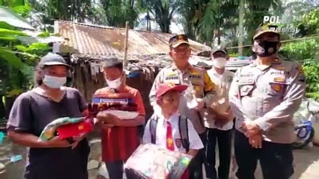 Kapolres Batu Bara Berikan Bansos Dan Tali Asih Kepada Keluarga Pemulung