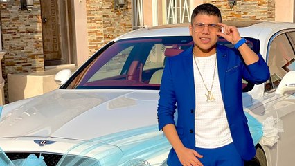 عائلة سعودية تهدى عمر كمال سيارة بالملايين.. "اخويا هايص وانا لايص"