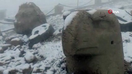 Nemrut Dağı’na mevsimin ilk karı düştü