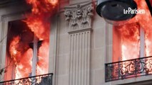 Les pompiers de Paris éteignent un impressionnant incendie près de l'Opéra Garnier