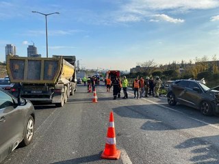 Son dakika haber | ESENYURT'TA FECİ KAZA; BİR ÇOCUK ÖLDÜ, ANNE VE BEBEĞİ AĞIR YARALANDI-1