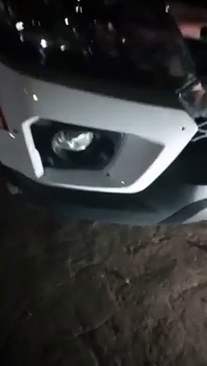 Bandidos deixam viatura da PM alvejada de balas na região de Cajazeiras durante ação da polícia