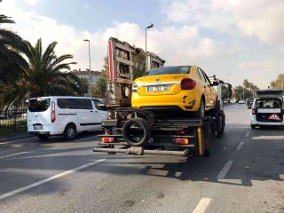 İstanbul'da bir taksici emniyet kemeri cezasına isyan etti: "Ticari taksinin pranga mahkumu gibi kemer takması hak mı sizce?"