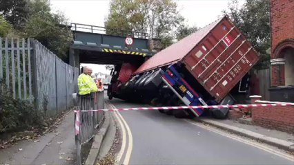 Lorry crashes into Dover bridge