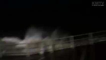 Cars hit by huge waves in Broadstairs