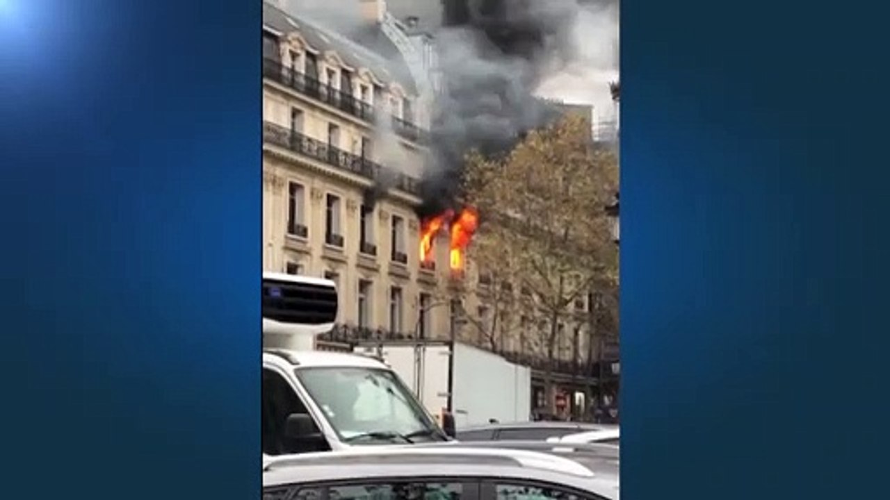 Spektakuläres Feuer in Paris