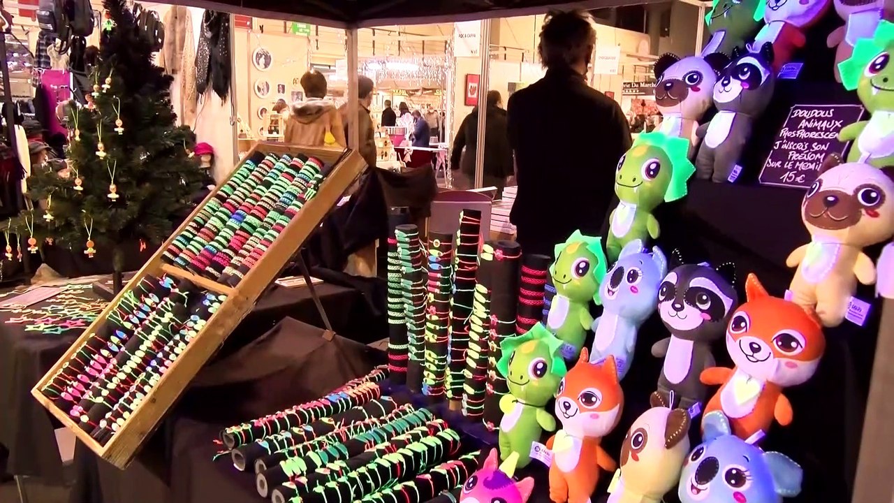 Réactions des visiteurs au Noël Artisanal 2021 à La Halle de Martigues au micro de Davy Moisson