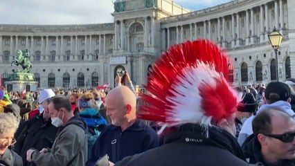 "Разгул насилия": в Европе и за её пределами вспыхнули антиковидные протесты