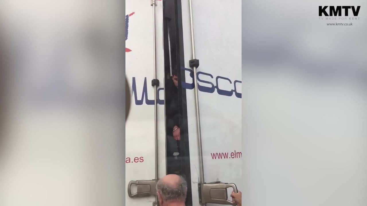 Suspected migrants found in lorry on M25