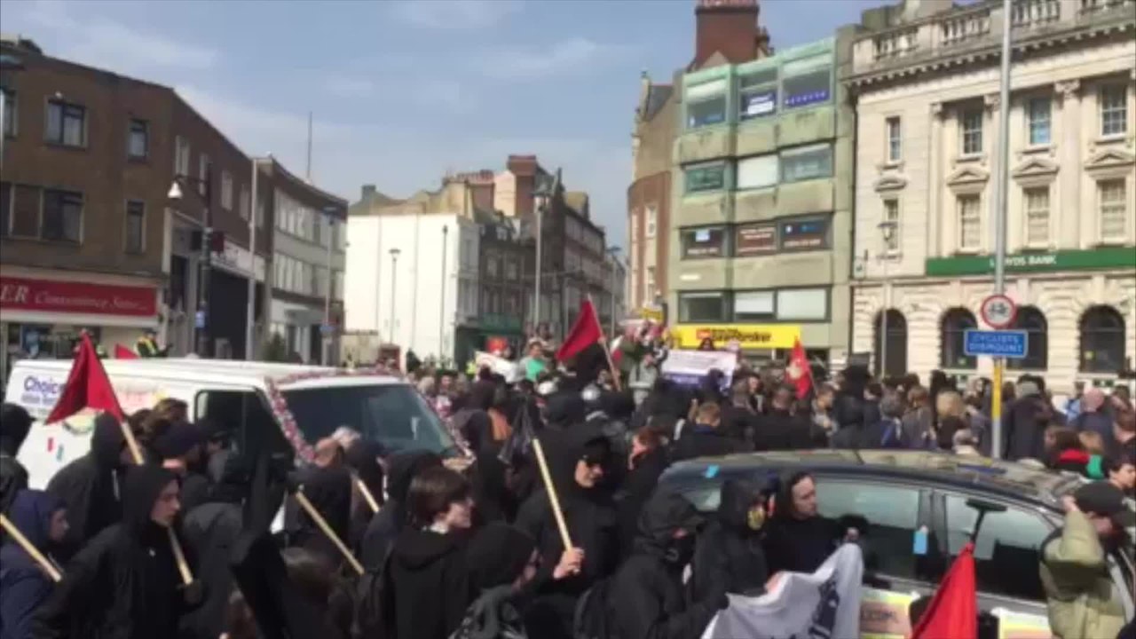 Rival migration protesters crowd streets in Dover