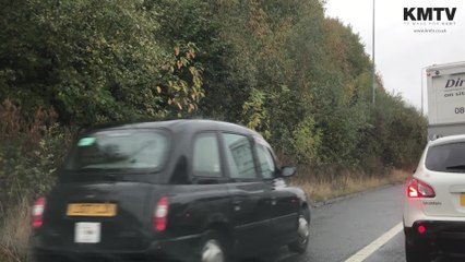 Cars avoid M2 traffic by using hard shoulder
