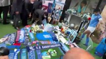Maradona: De Laurentiiis porta fiori al murale Quartieri Spagnoli