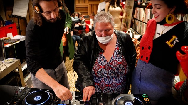 «Jouer le bon titre au bon moment» : la leçon de mix de Bob Sinclar à Freddy, ancienne sans-abri