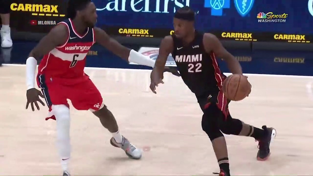Montrezl Harrell with stellar defense on Jimmy Butler in crunch time