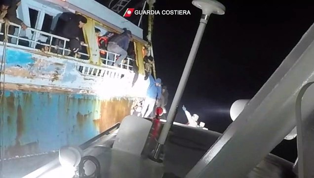 Salvataggio migranti da parte della Guardia Costiera Italiana SAR