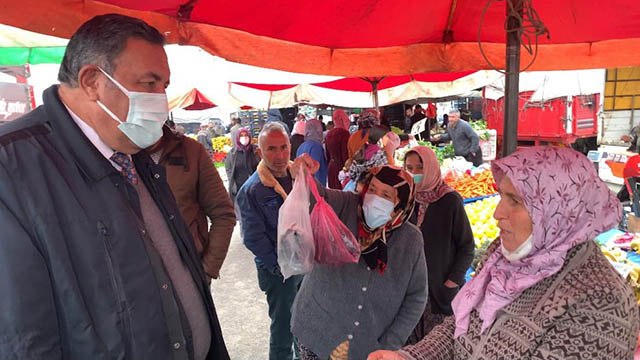 Vatandaş, CHP'li vekile pahalılıktan böyle dert yandı: Ben emekli maaşı ile bu yağı nasıl alacağım?