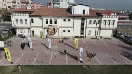 KOMEK'te kadınlara bisiklet kullanma eğitimi