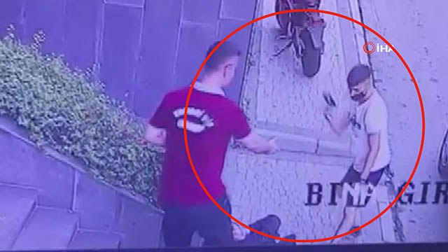 Beyoğlu’nda gasp içinde gasp kamerada