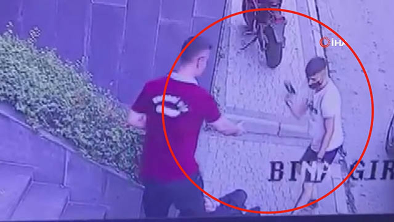 Beyoğlu’nda gasp içinde gasp kamerada