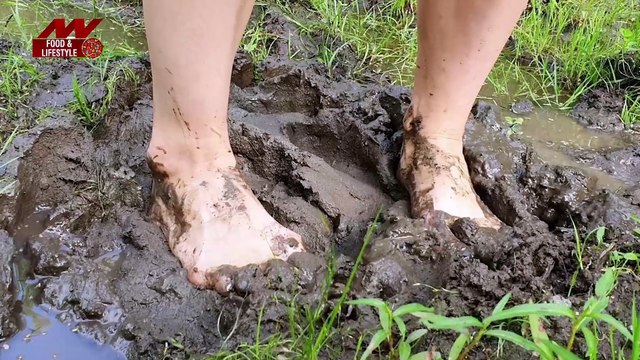 This 2 Item Therapeutic Mud Bath Will Help You Detox At Home