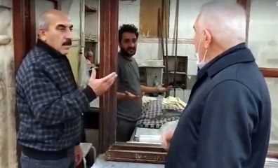 Télécharger la video: Un bulamayan fırıncı CHP Milletvekiline sordu: Kıtlık geldi de haberimiz mi yok?