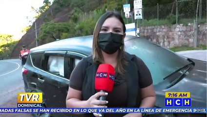 Por intentar esquivar motocicleta estrella su camioneta en carretera a Santa Lucía