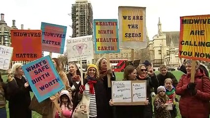 Midwives protest in London against poor working conditions