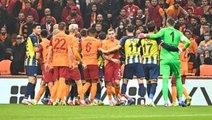 Her şey Mesut Özil'e çakmak atılmasıyla başladı! Derbide ortalık savaş alanına döndü