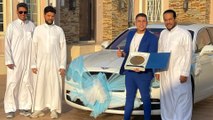 جدل بالمنصات على إهداء عائلة سعودية سيارة فارهة لمغن مصري