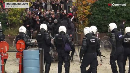 شاهد: اشتباكات خلال مظاهرة مناهضة لتدابير مكافحة كورونا في بروكسل