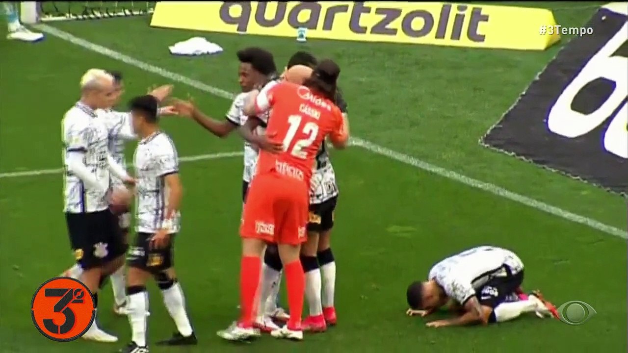 DEU TIMÃO! Jô e Gabriel marcaram, e Corinthians venceu o Santos por 2 a 0. Com a vitória, o Timão segue no G-4 do Campeonato Brasileiro. #3Tempo #TerceiroTempo #Corinthians