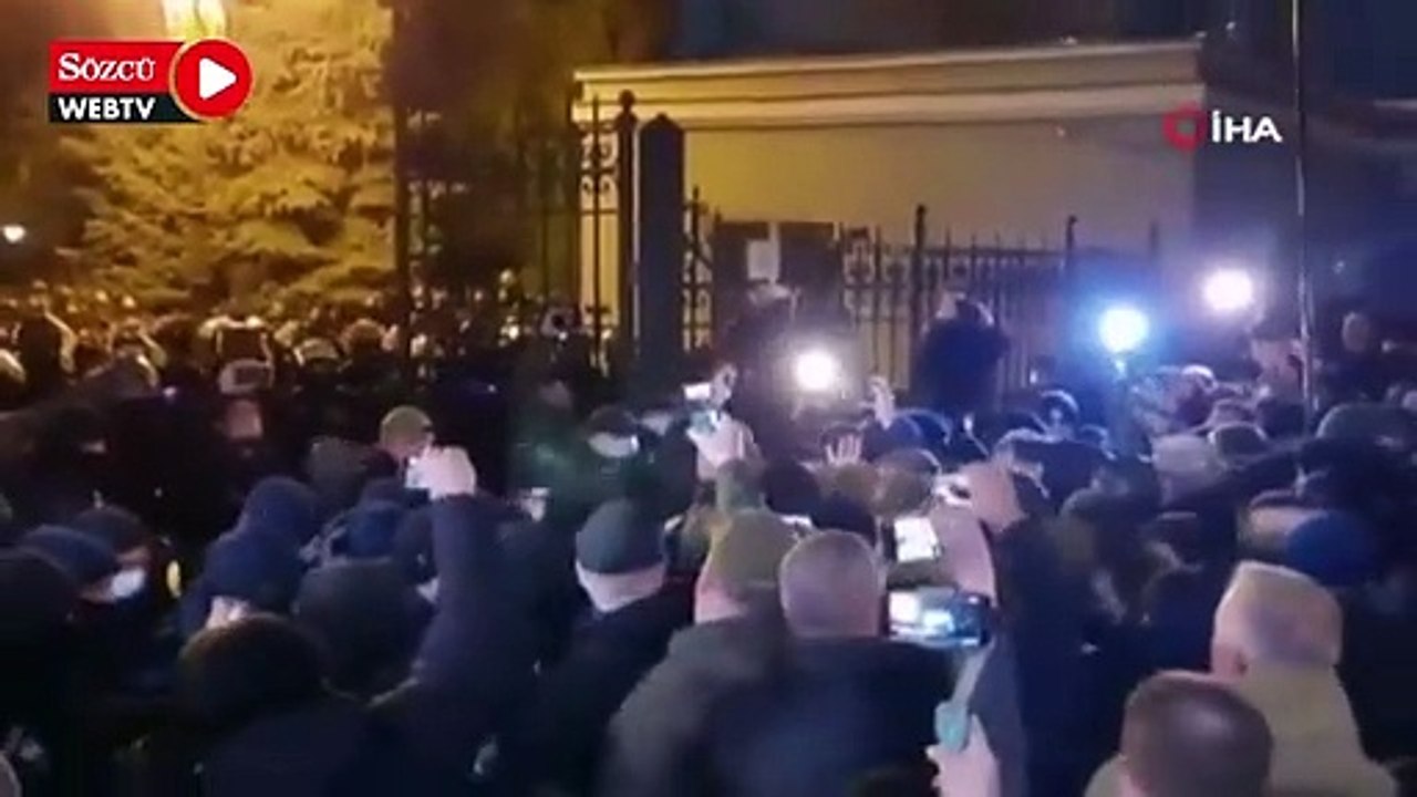 Ukrayna'da, Poroşenko destekçileri Başkanlık binasını basmaya çalıştı