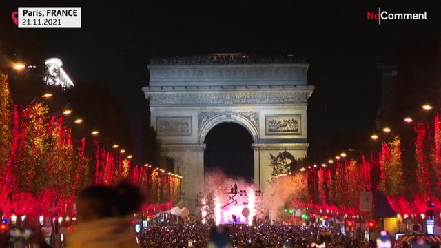 Париж зажигает огни