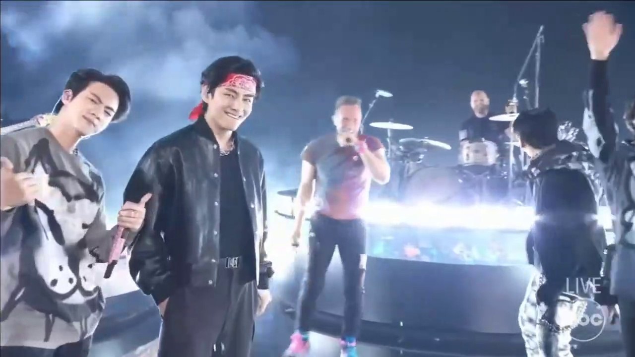 BTS “My Universe” ft. Coldplay AMAs LIVE FULL HD PERFORMANCE 11.22.21