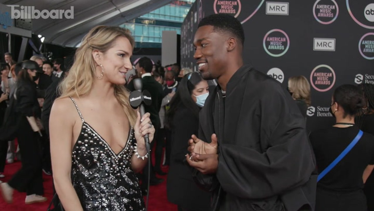 Giveon Talks Craziest Place He’s Heard “Peaches,” Next Era & More | AMAs 2021