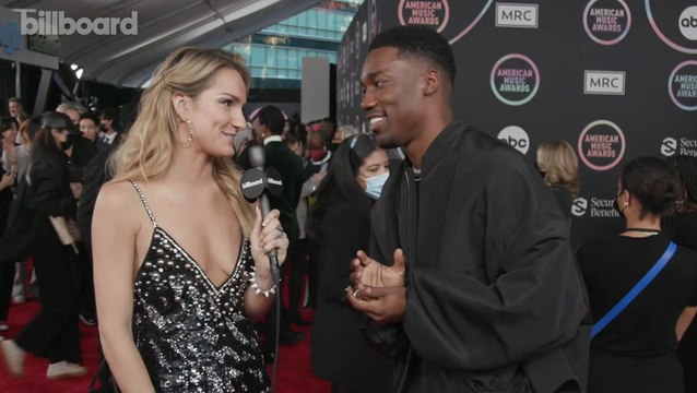 Giveon Talks Craziest Place He’s Heard “Peaches,” Next Era & More | AMAs 2021