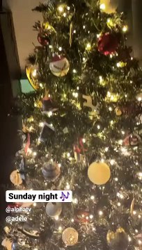 Πετρετζίκης – Παπαμιχαήλ: Τα πρώτα Χριστούγεννα με τον γιο τους – Έτσι στόλισαν το σπίτι τους